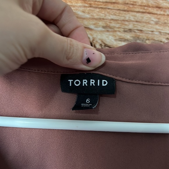 Torrid Mauve Flowy Blouse - Picture 3 of 7